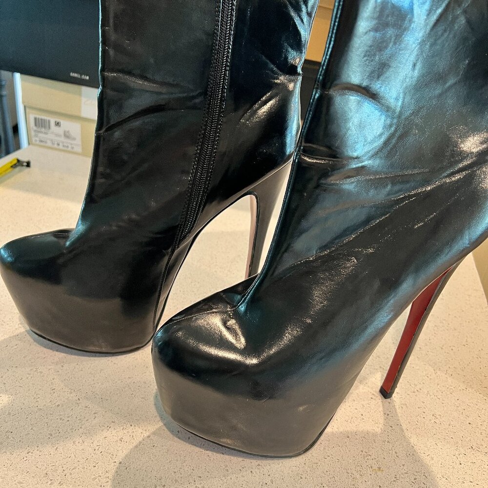 🔥 PRE-LOVED LEATHER PLATFORM STILETTO REDBACK BOOTS — WOMEN’S 13W 🔥